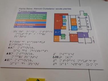 Figure 4: Photograph of a tactile orienteering plan of the ground floor of the Les Corts District Headquarters building. The text can be seen in braille and in relief.