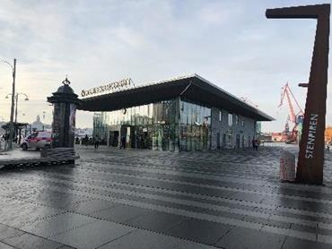 A new built hub for public transport. In front of the entrance is a shared space with a bicycle express road crossing the walkway between buses/trams and the terminal.